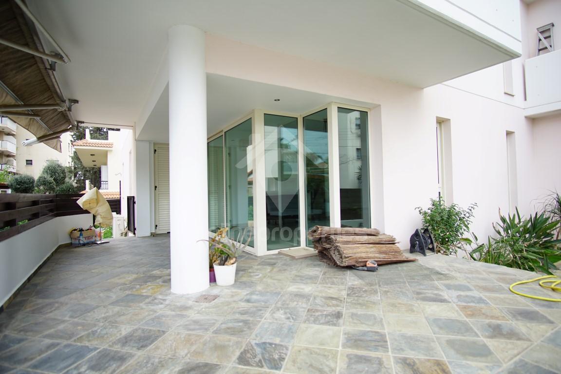 To change image, hover mouse over thumbnails below