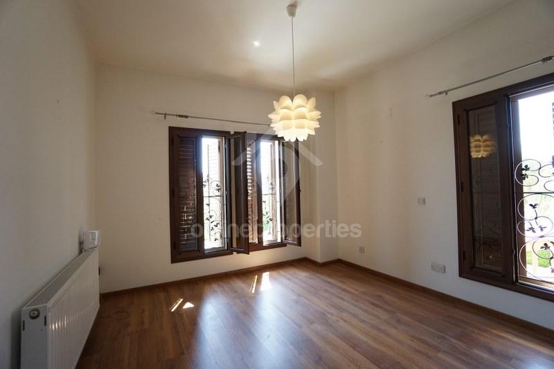 To change image, hover mouse over thumbnails below