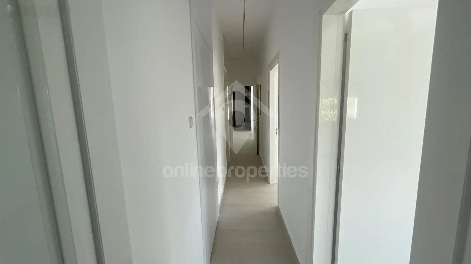 To change image, hover mouse over thumbnails below