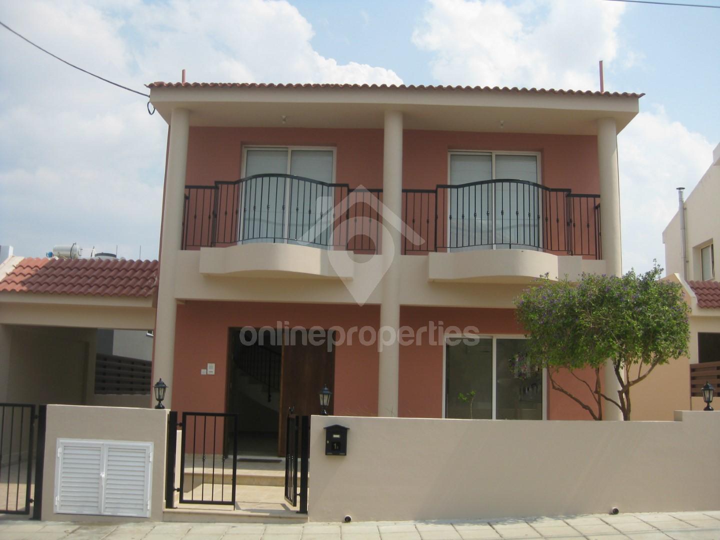 Detached House with attic in Archangelos