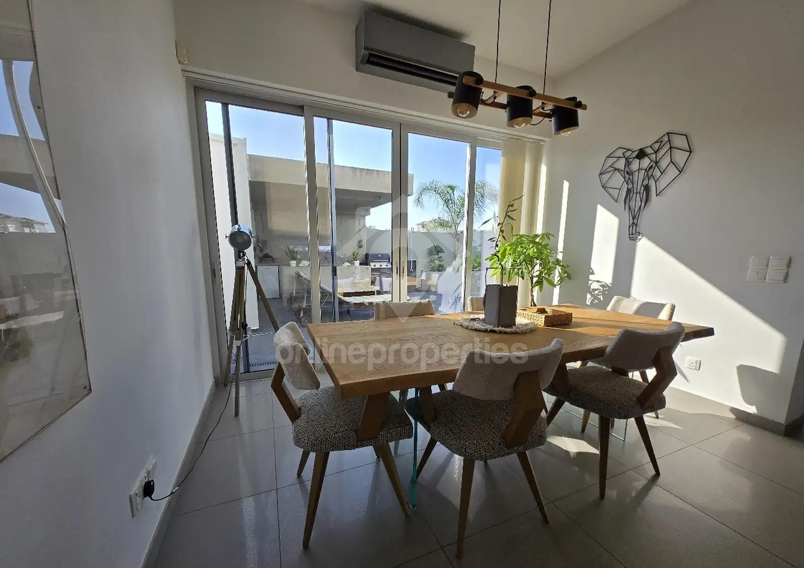 To change image, hover mouse over thumbnails below