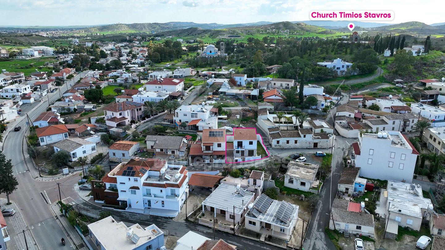 To change image, hover mouse over thumbnails below