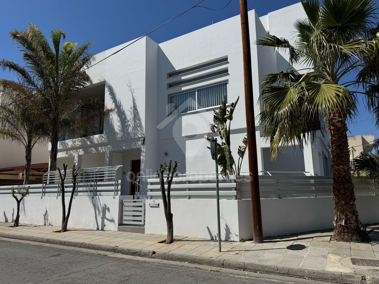 3-bedroom semi-detached to rent near 28th of October