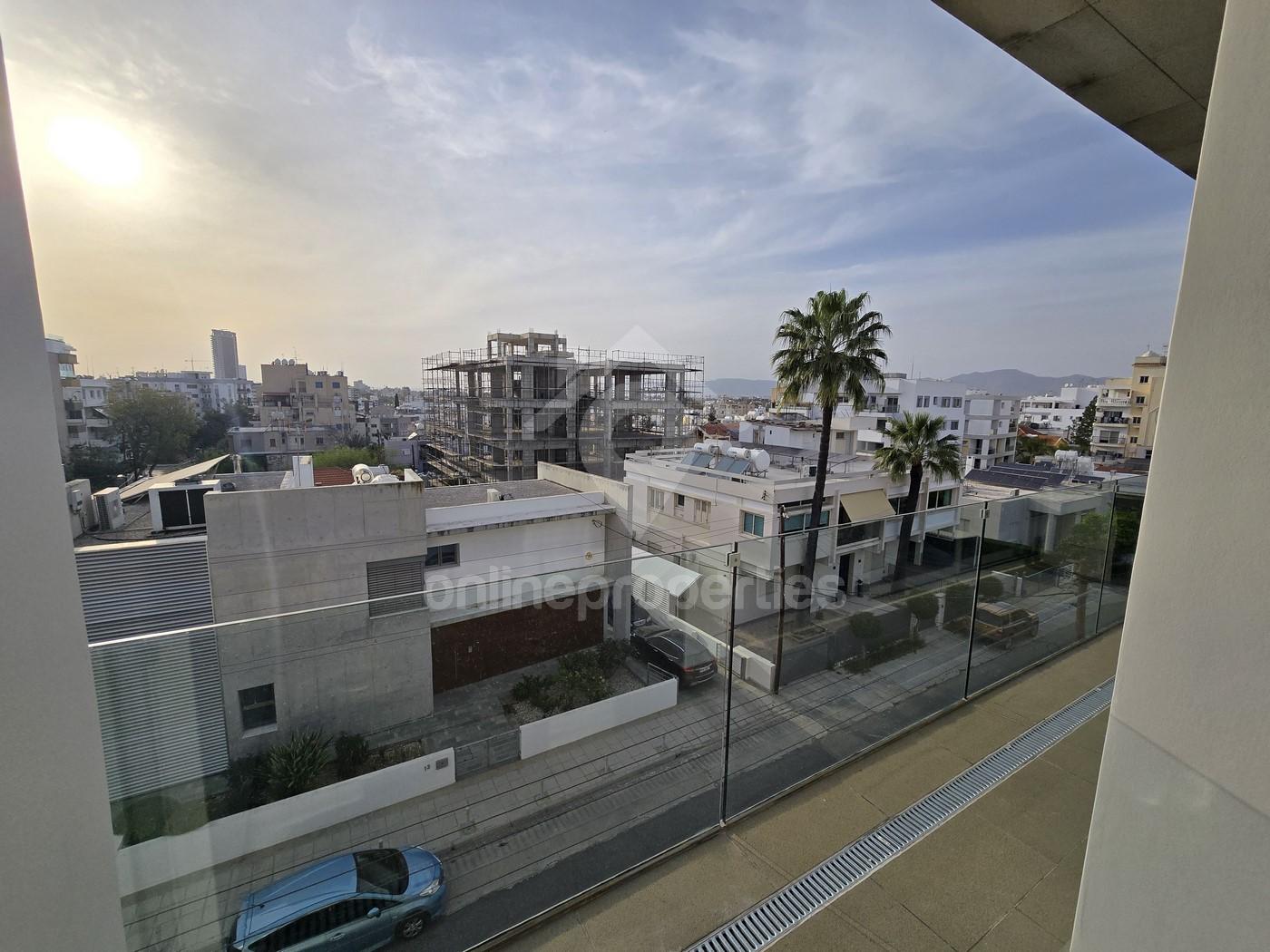 To change image, hover mouse over thumbnails below