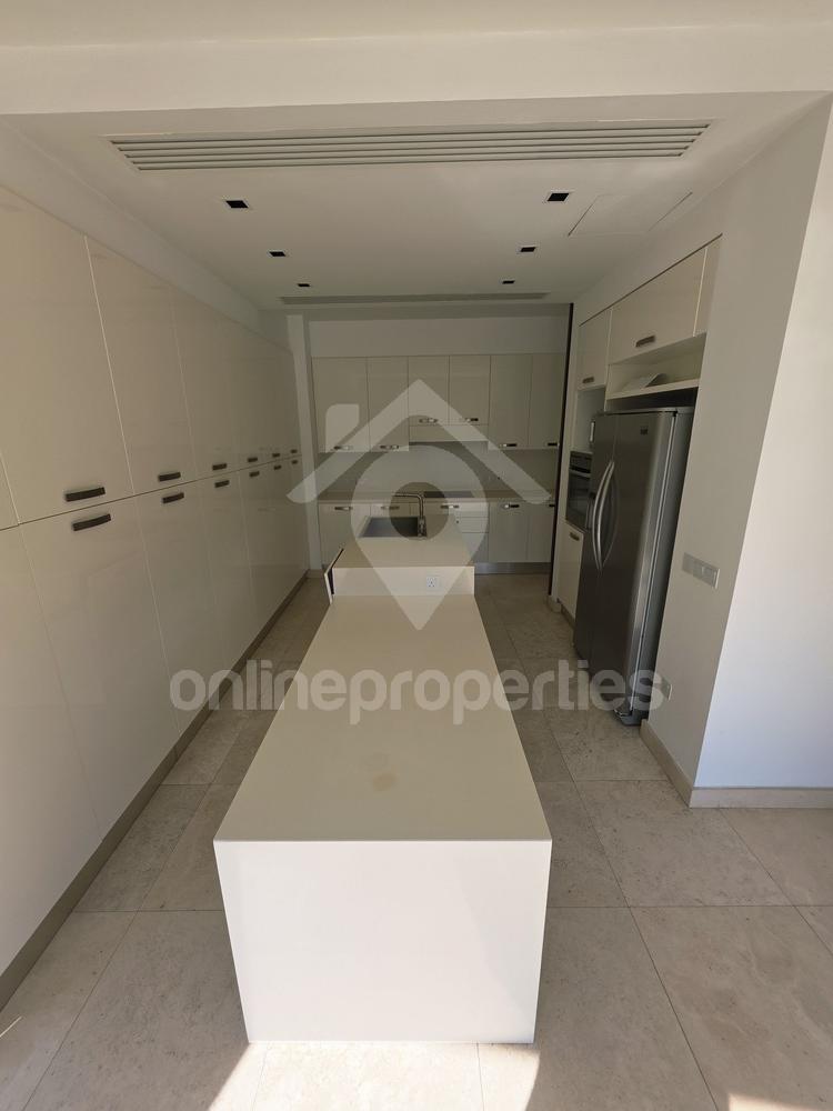 To change image, hover mouse over thumbnails below