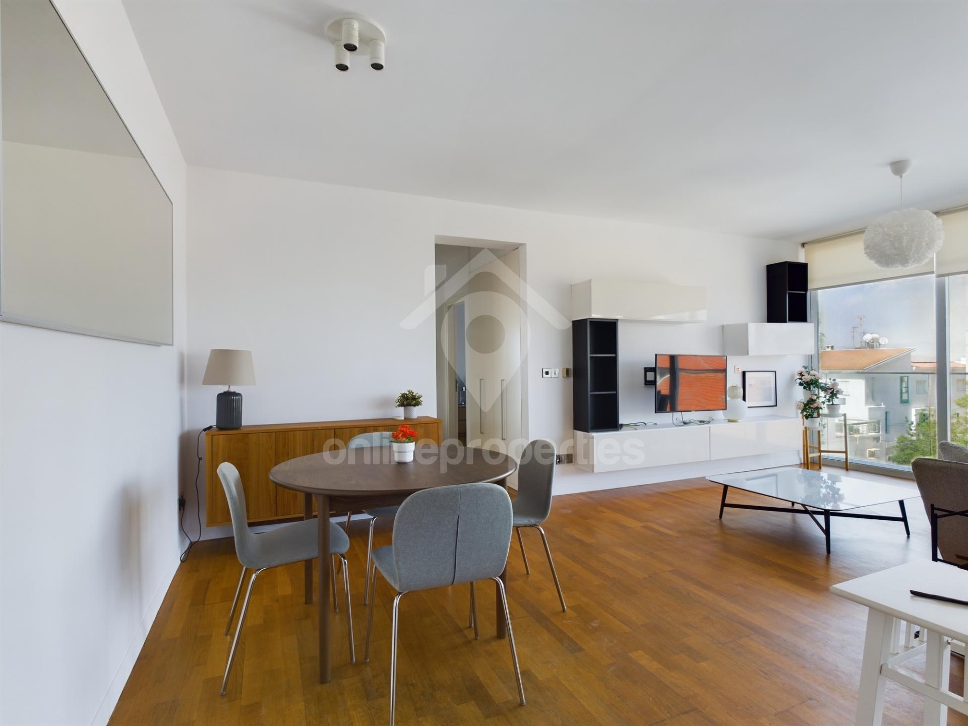 To change image, hover mouse over thumbnails below