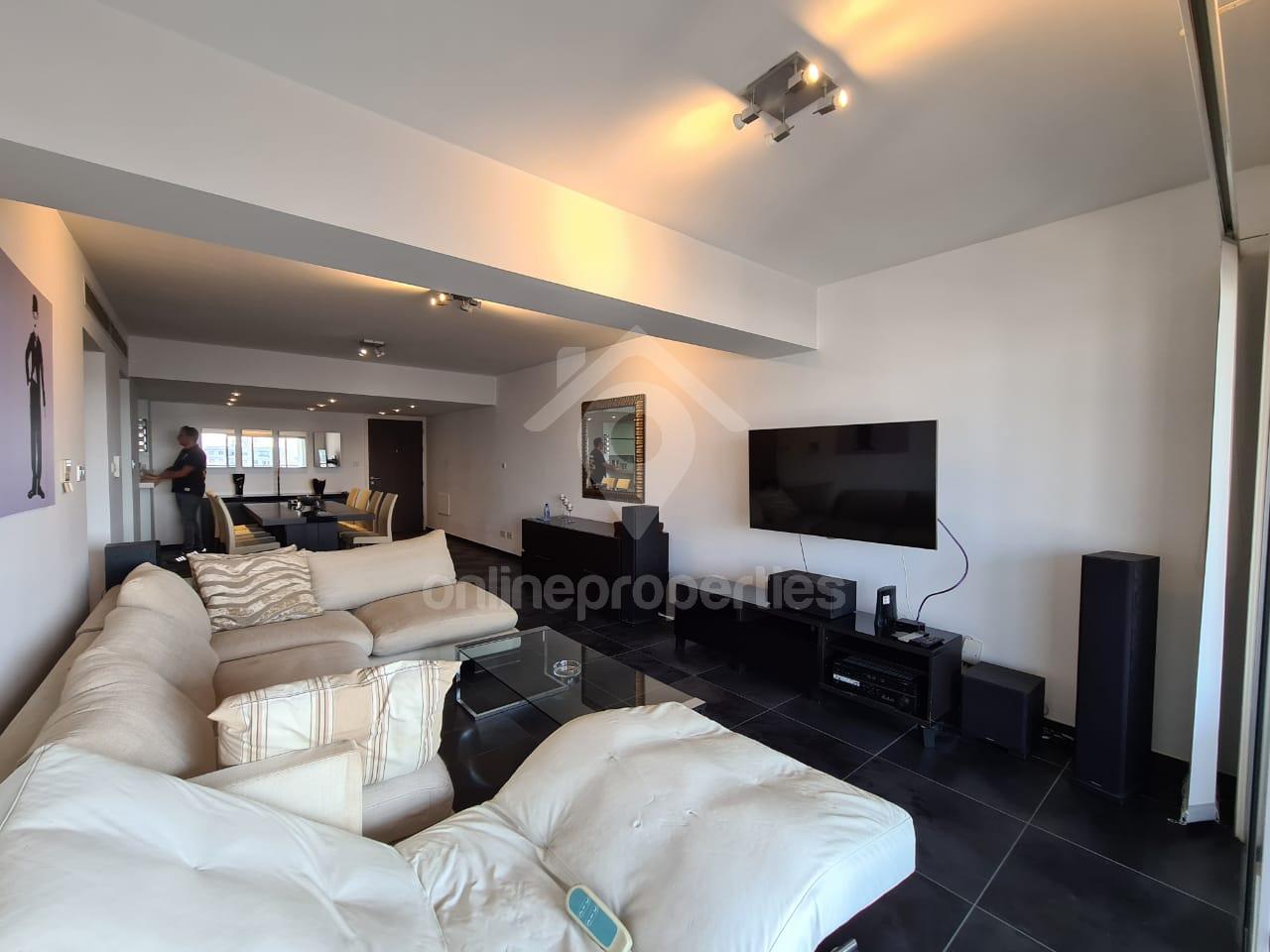 To change image, hover mouse over thumbnails below