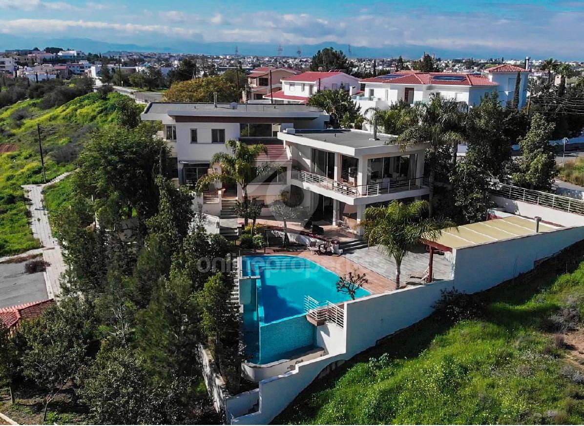 To change image, hover mouse over thumbnails below