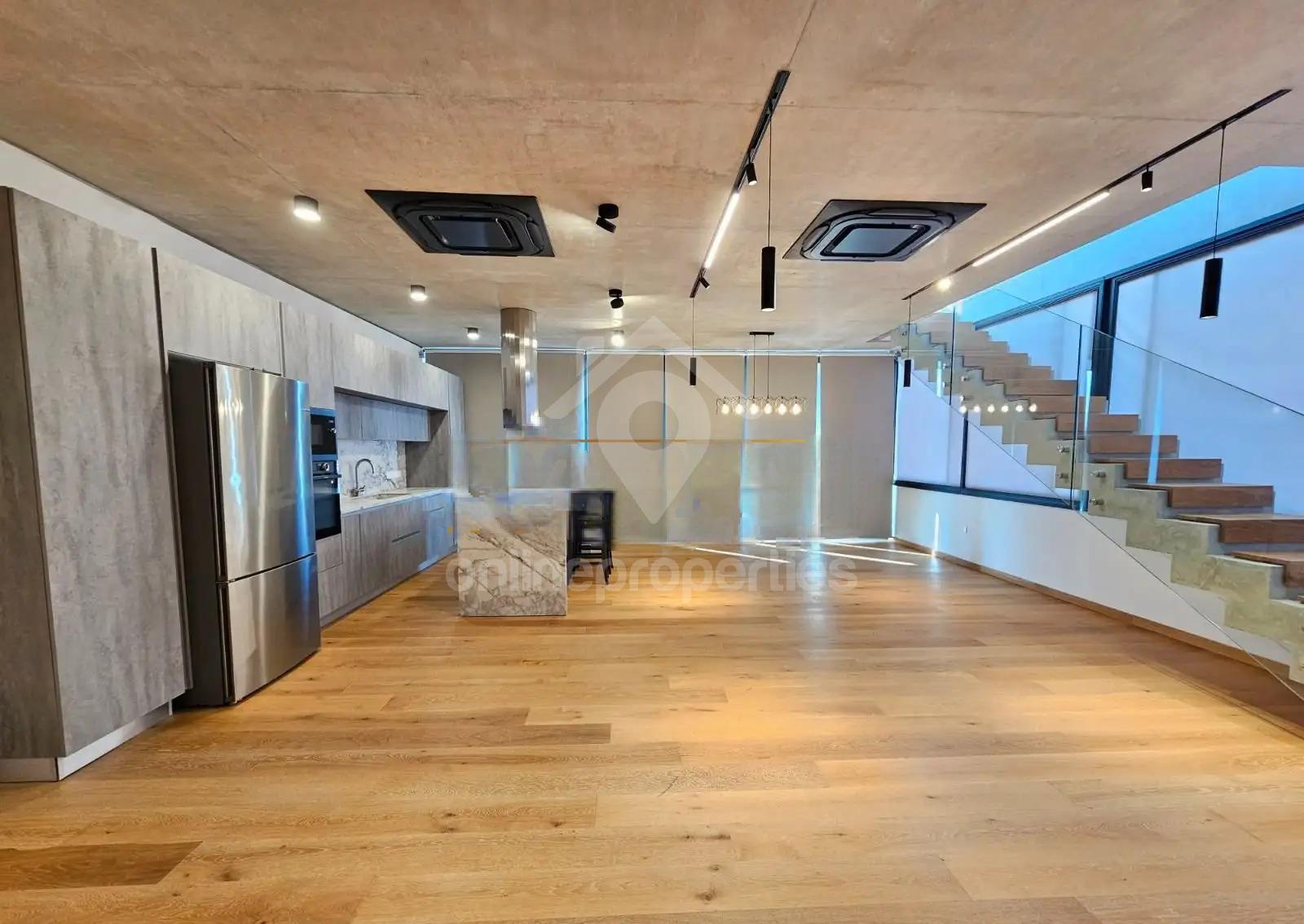 To change image, hover mouse over thumbnails below