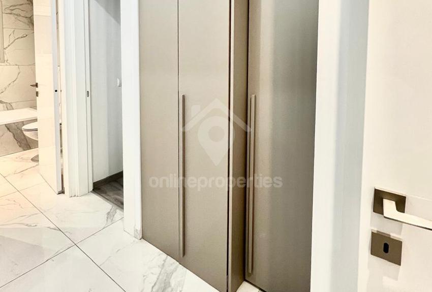 To change image, hover mouse over thumbnails below