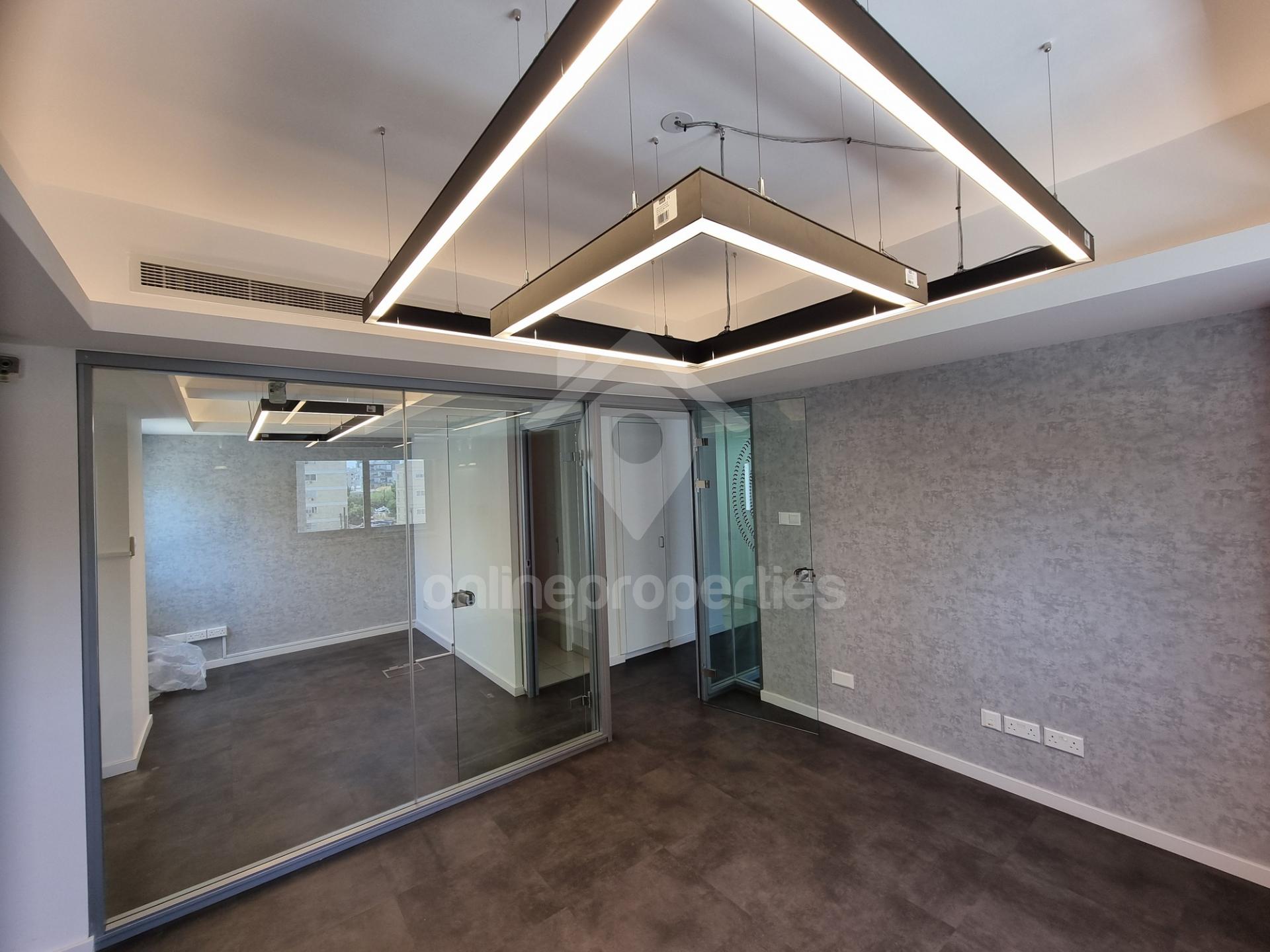 To change image, hover mouse over thumbnails below