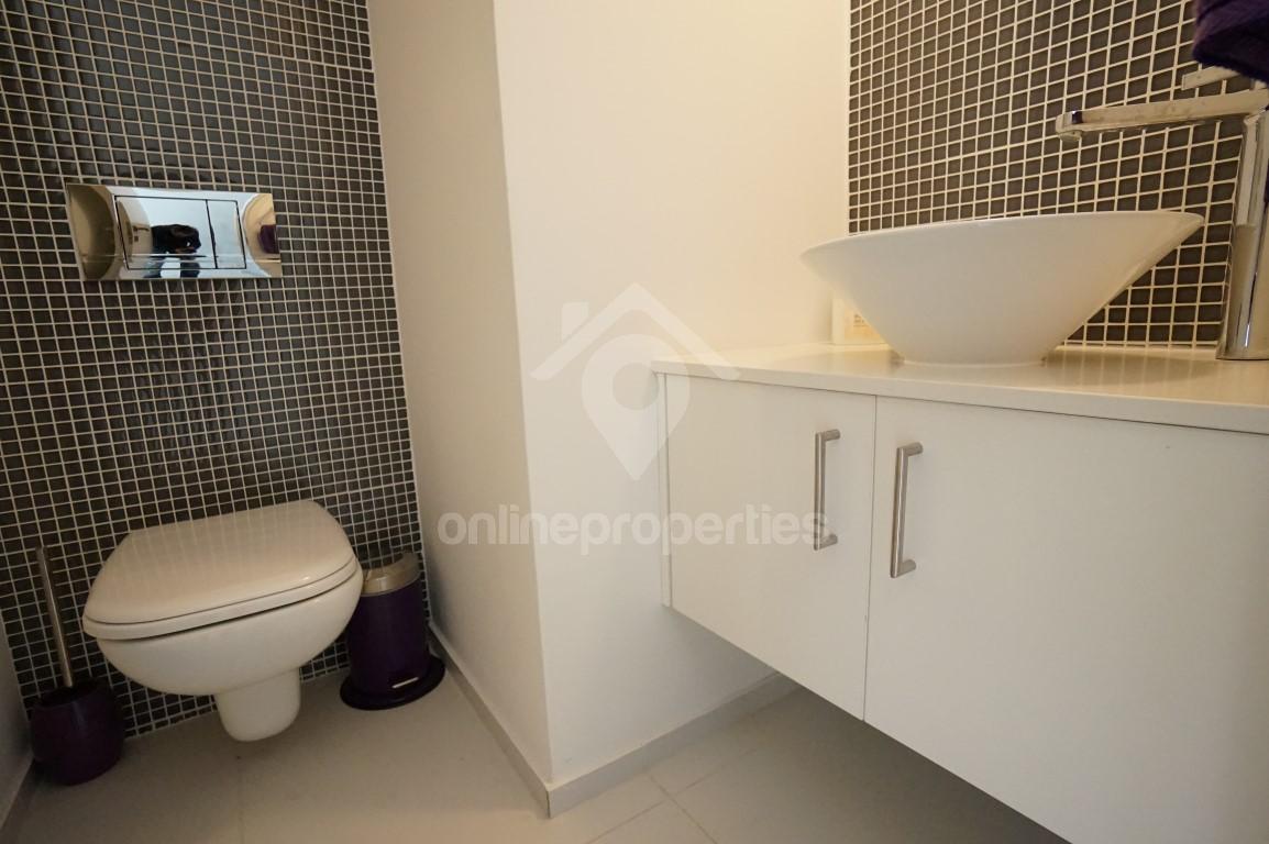 To change image, hover mouse over thumbnails below