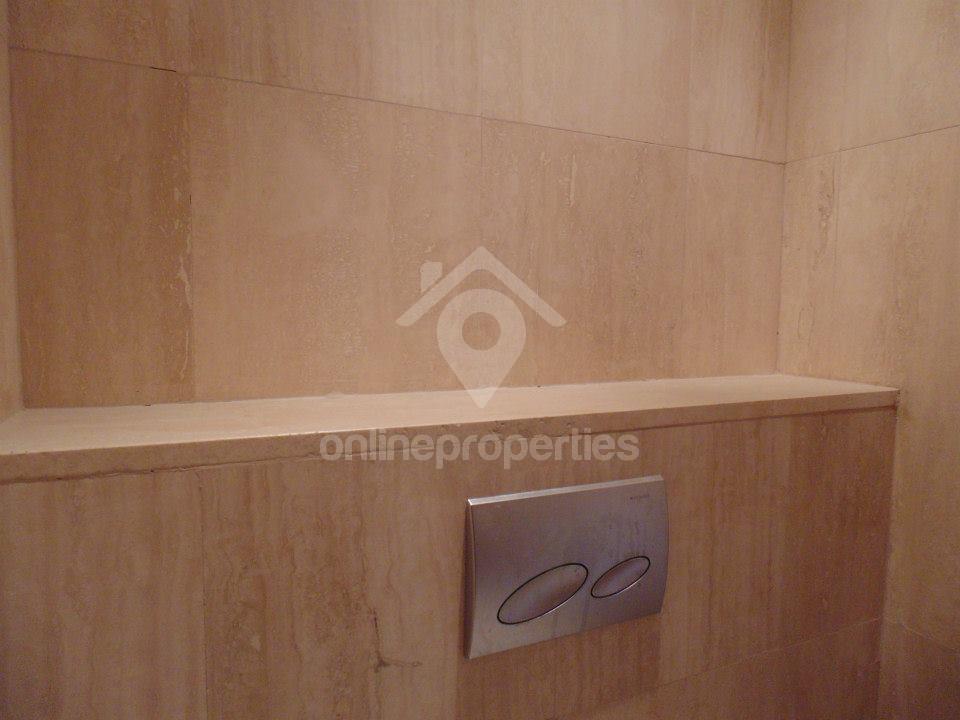 To change image, hover mouse over thumbnails below