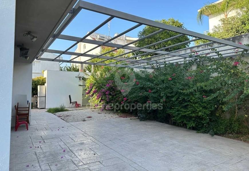 5-bedroom detached house