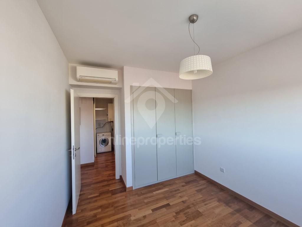 To change image, hover mouse over thumbnails below