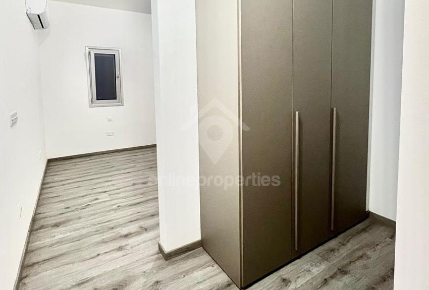 To change image, hover mouse over thumbnails below