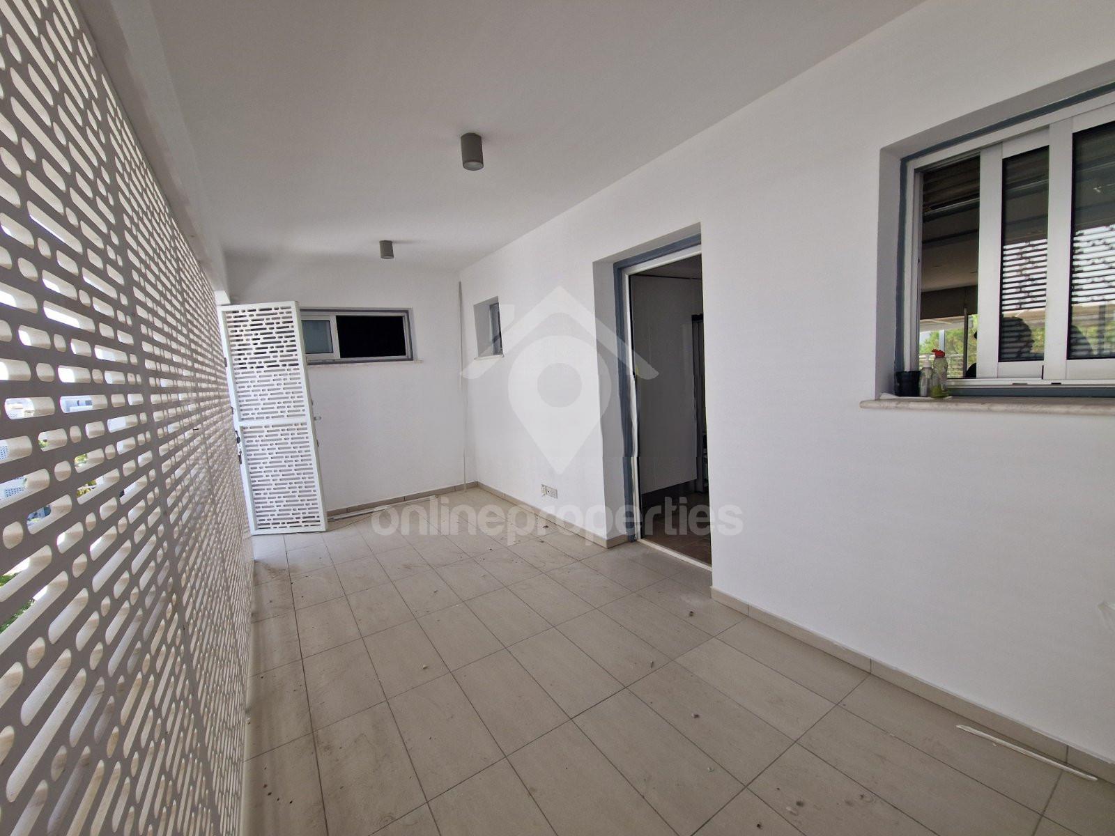 To change image, hover mouse over thumbnails below