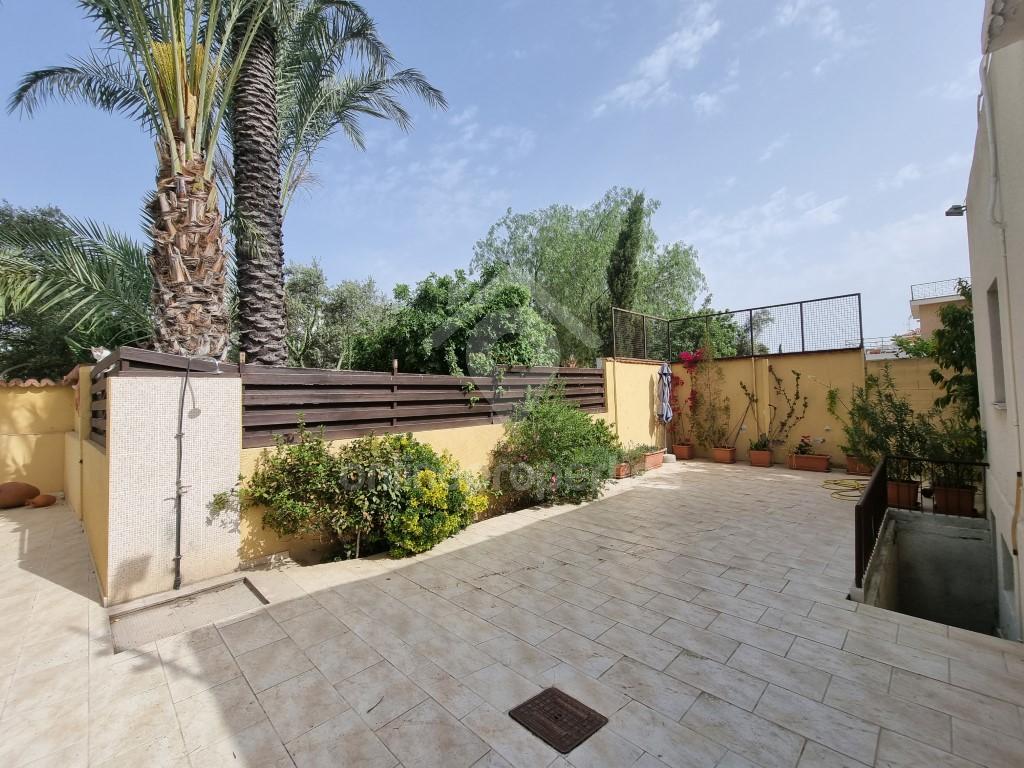 To change image, hover mouse over thumbnails below