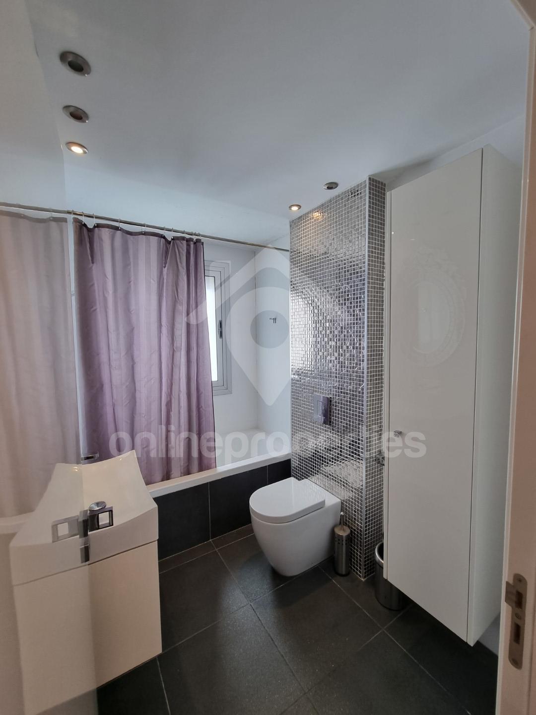 To change image, hover mouse over thumbnails below