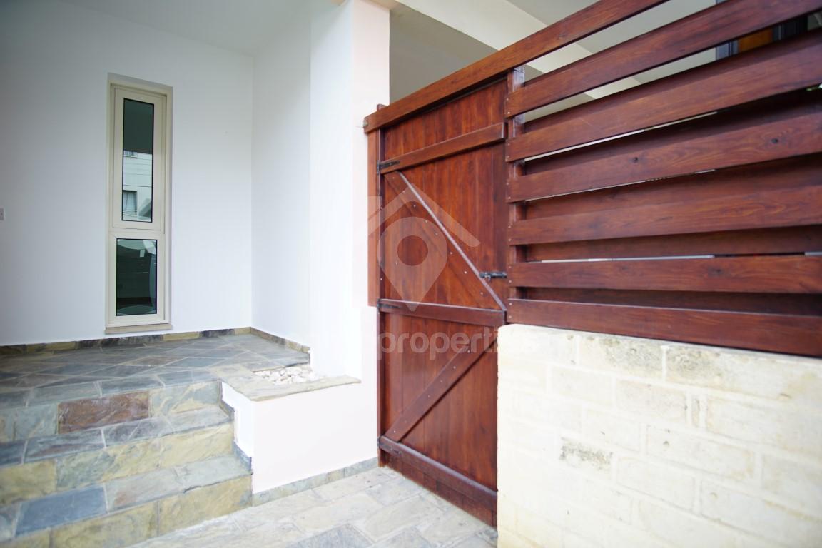 To change image, hover mouse over thumbnails below