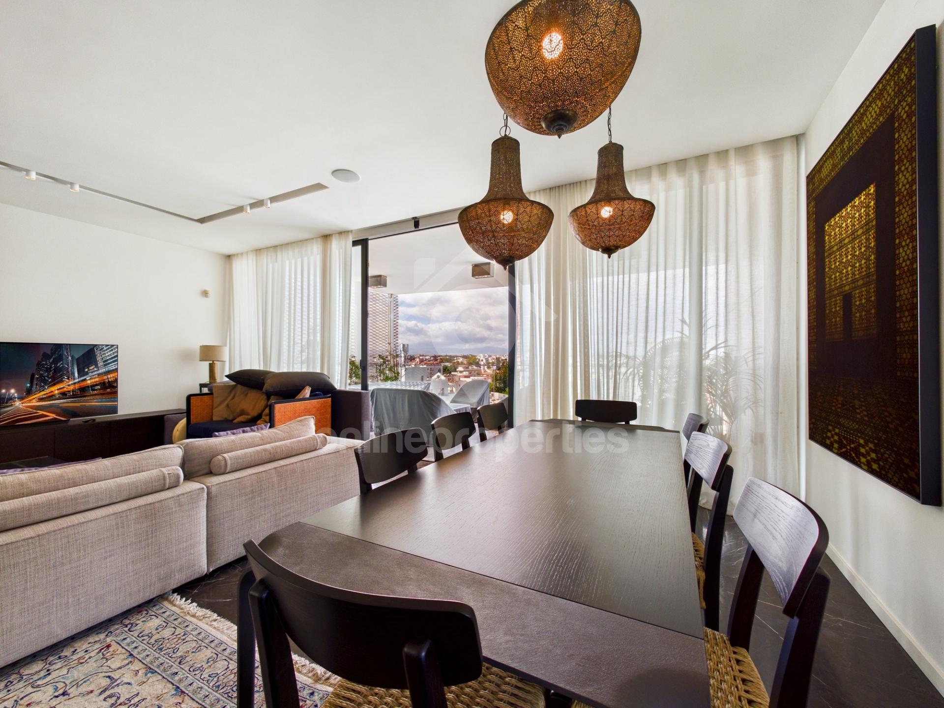 To change image, hover mouse over thumbnails below