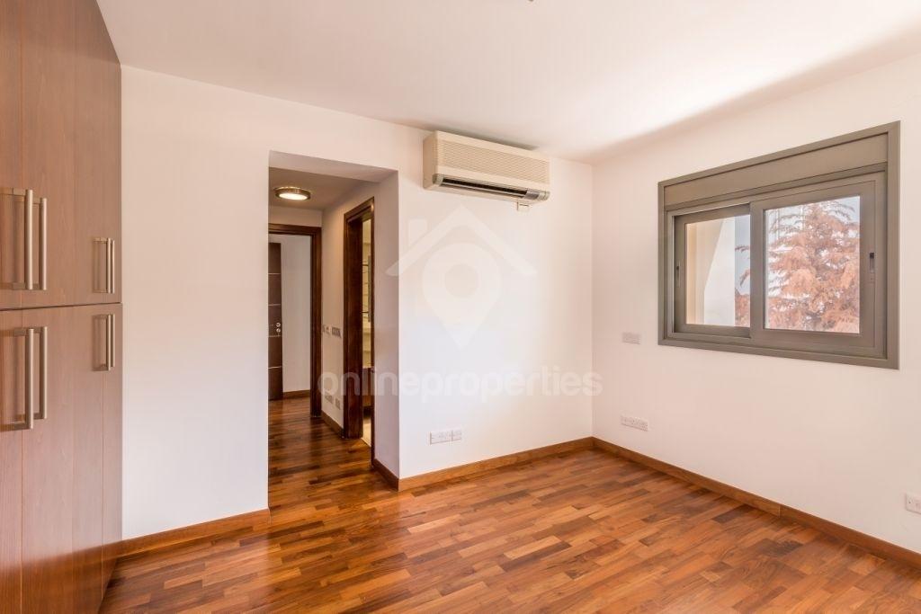 To change image, hover mouse over thumbnails below