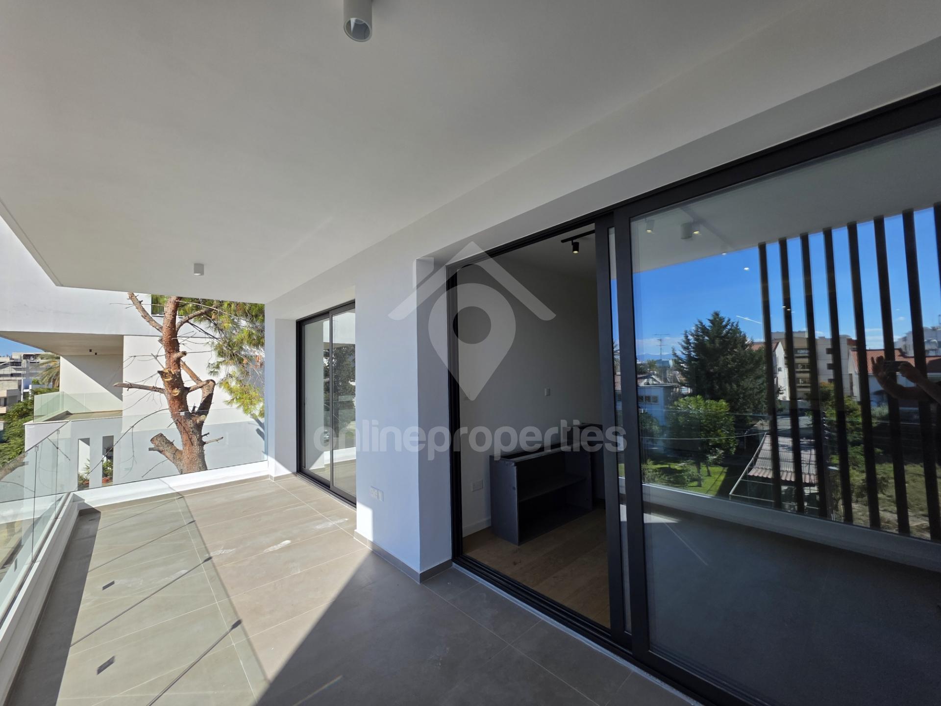 To change image, hover mouse over thumbnails below