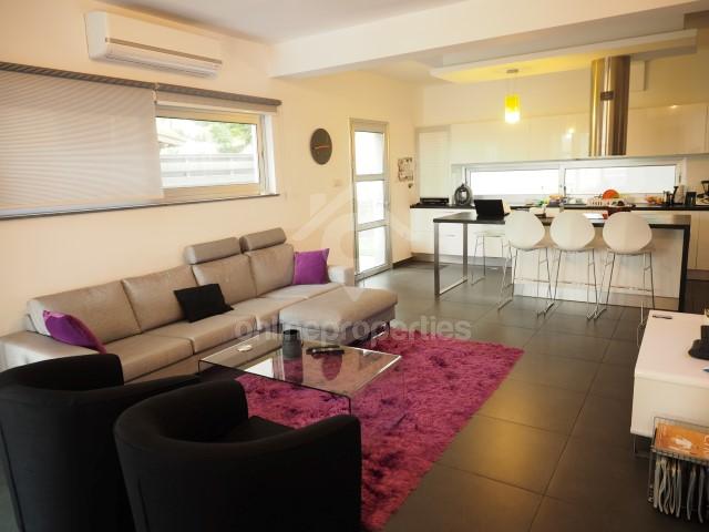 To change image, hover mouse over thumbnails below