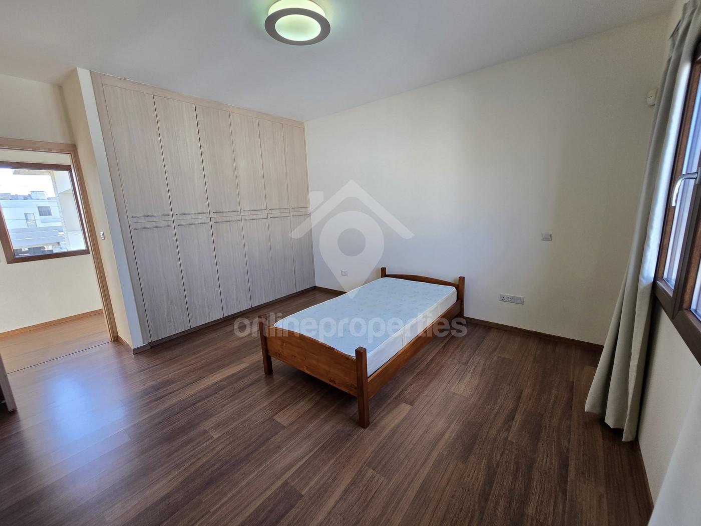 To change image, hover mouse over thumbnails below