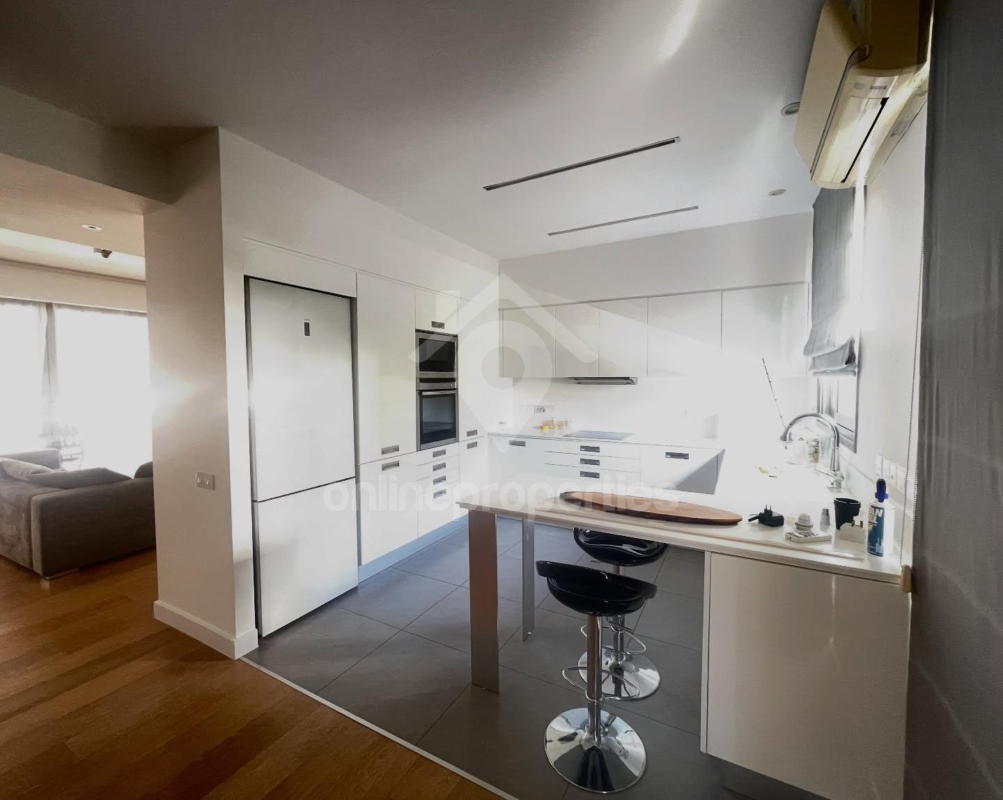 To change image, hover mouse over thumbnails below