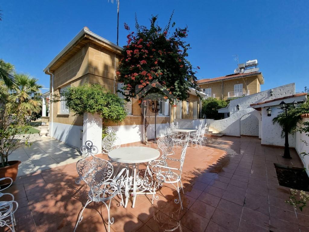 To change image, hover mouse over thumbnails below