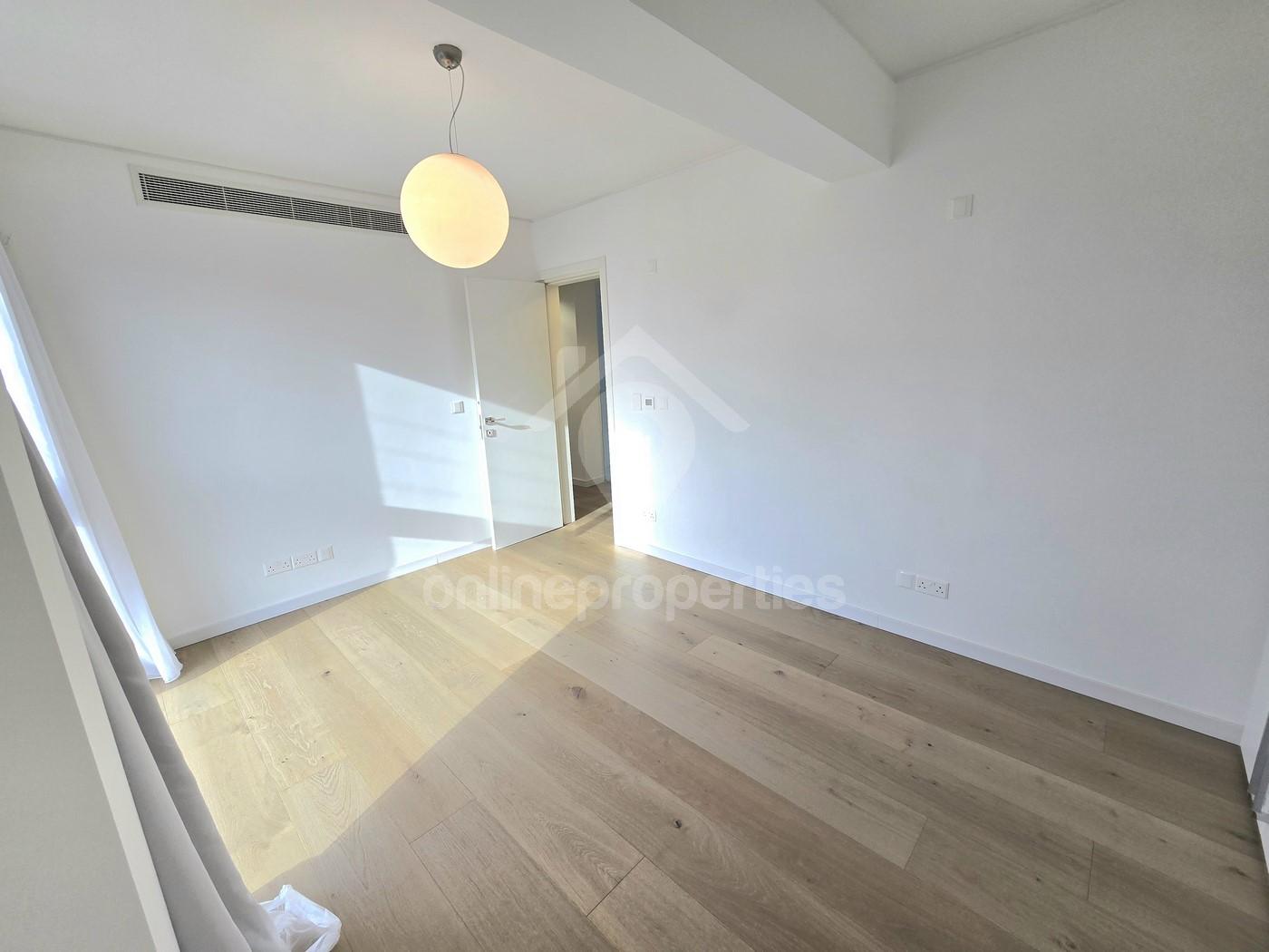 To change image, hover mouse over thumbnails below