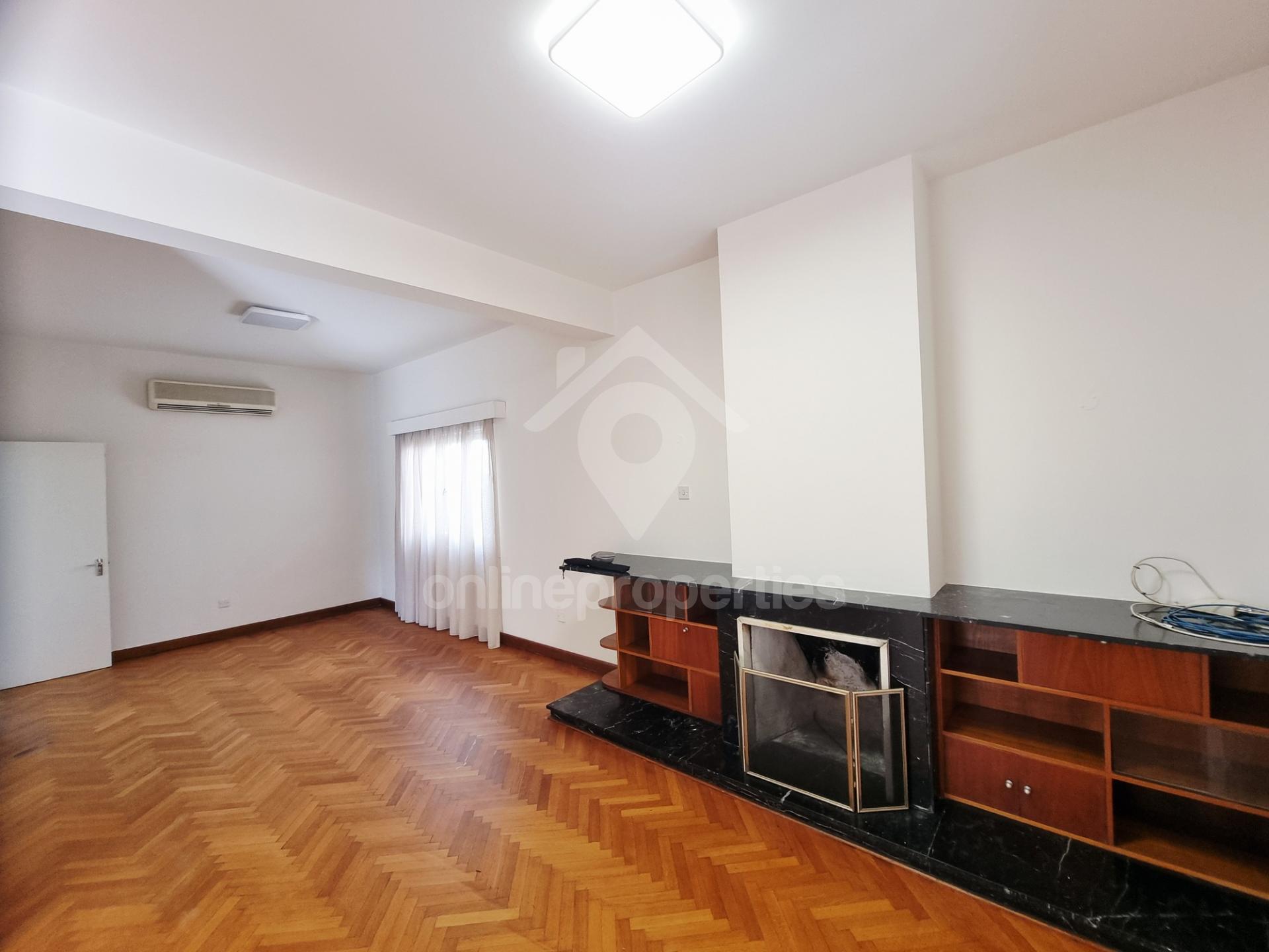 To change image, hover mouse over thumbnails below