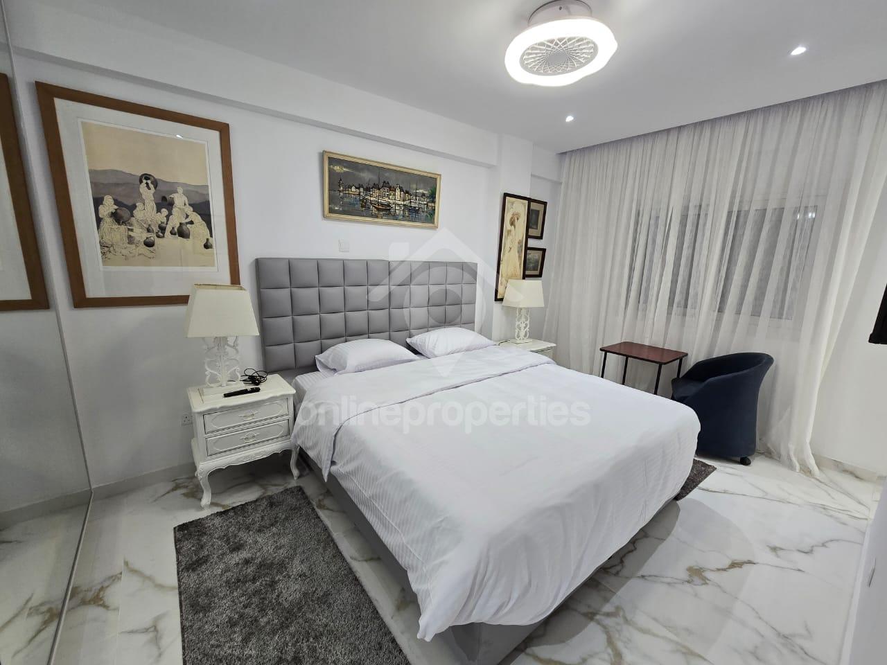 To change image, hover mouse over thumbnails below