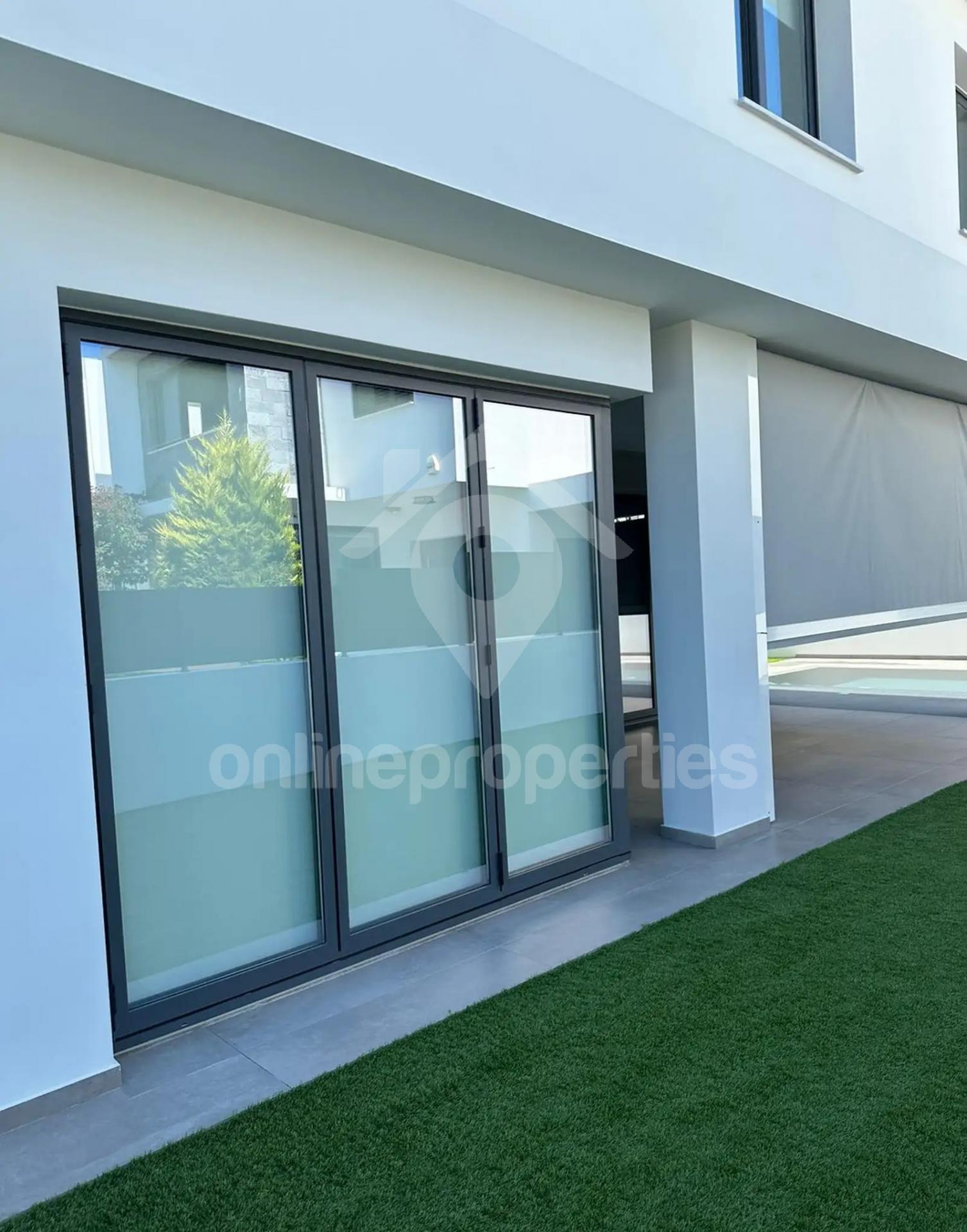 To change image, hover mouse over thumbnails below