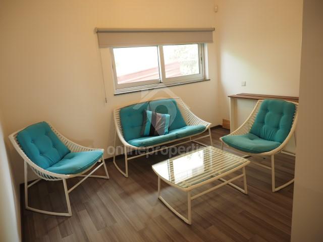 To change image, hover mouse over thumbnails below