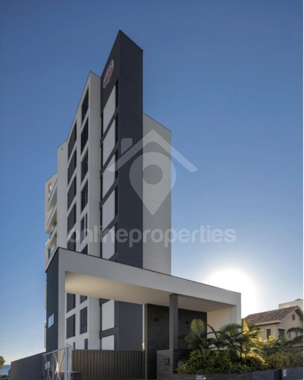 To change image, hover mouse over thumbnails below