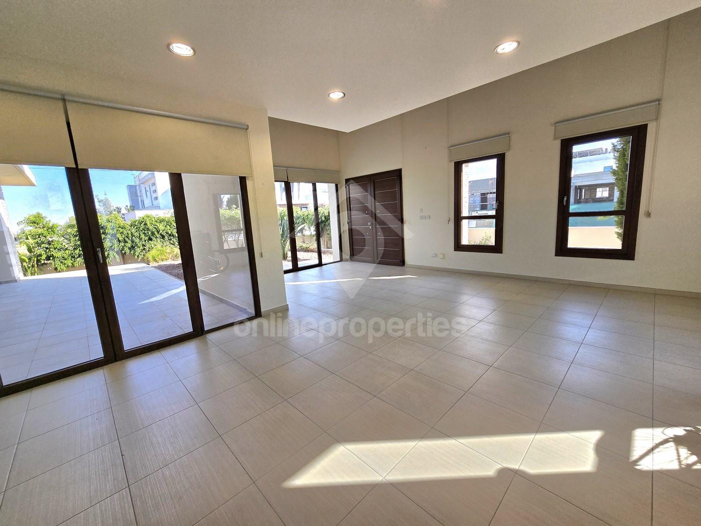 To change image, hover mouse over thumbnails below