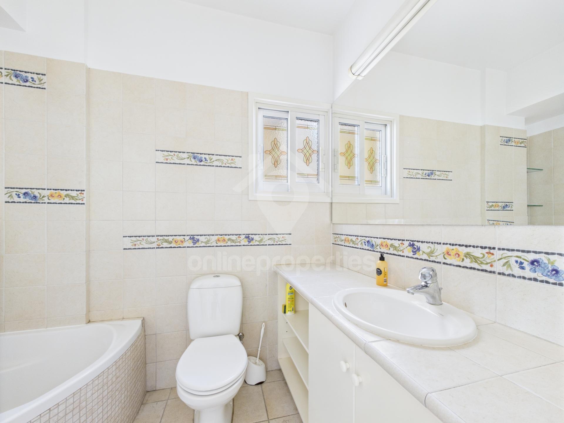 To change image, hover mouse over thumbnails below