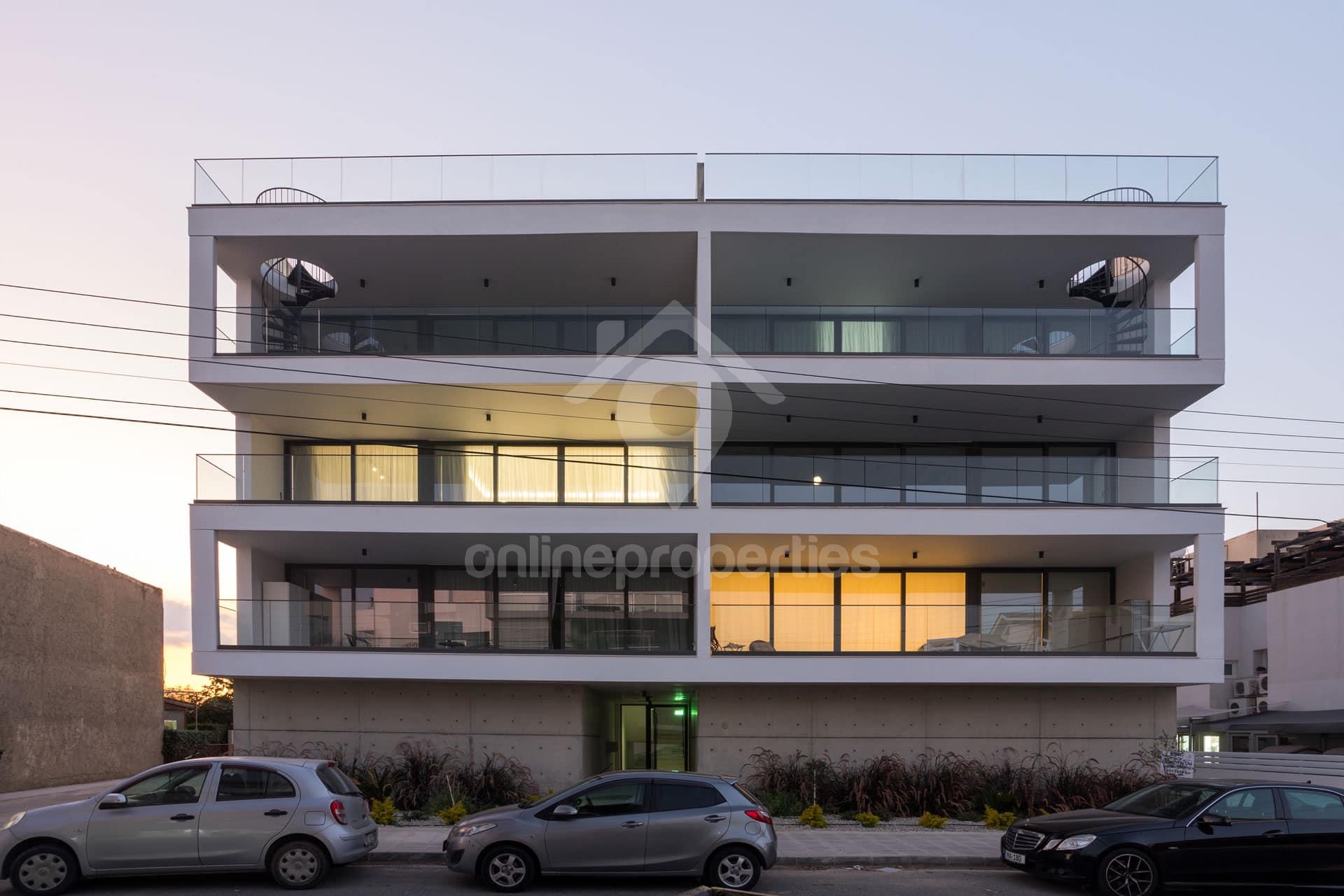 To change image, hover mouse over thumbnails below