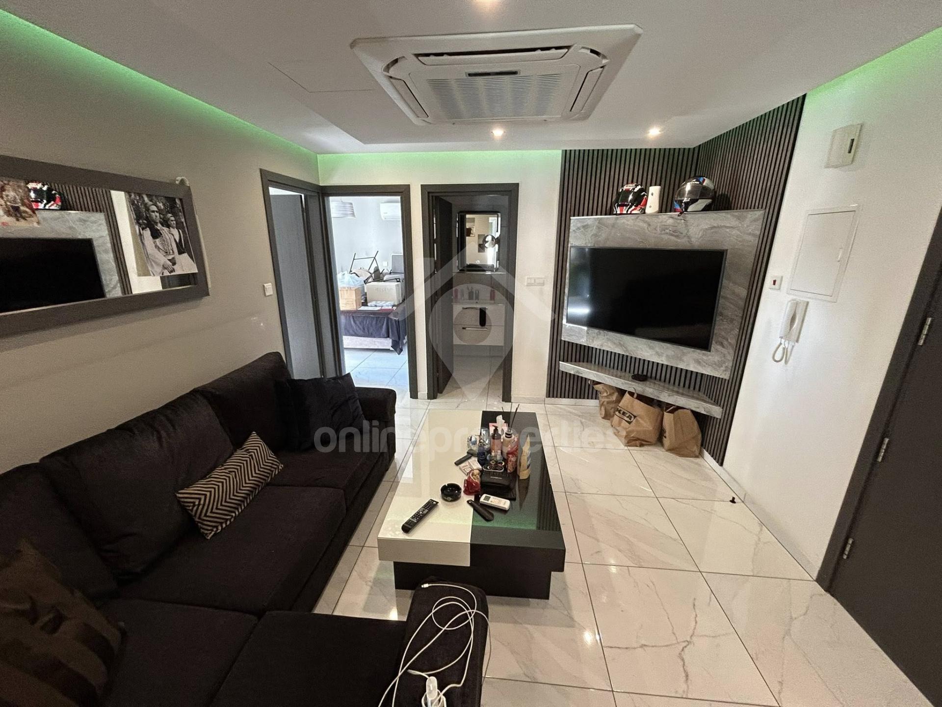 To change image, hover mouse over thumbnails below