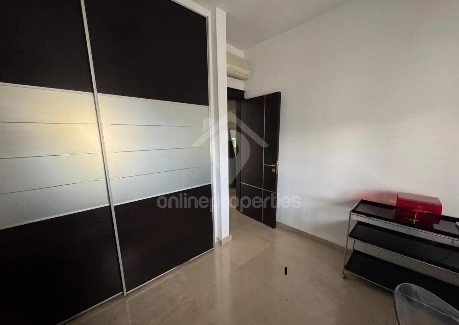 To change image, hover mouse over thumbnails below