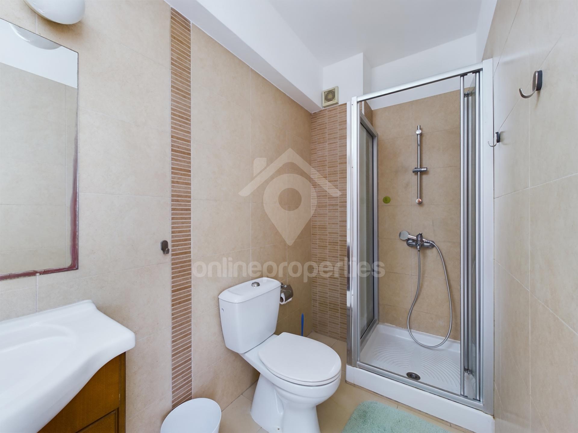 To change image, hover mouse over thumbnails below