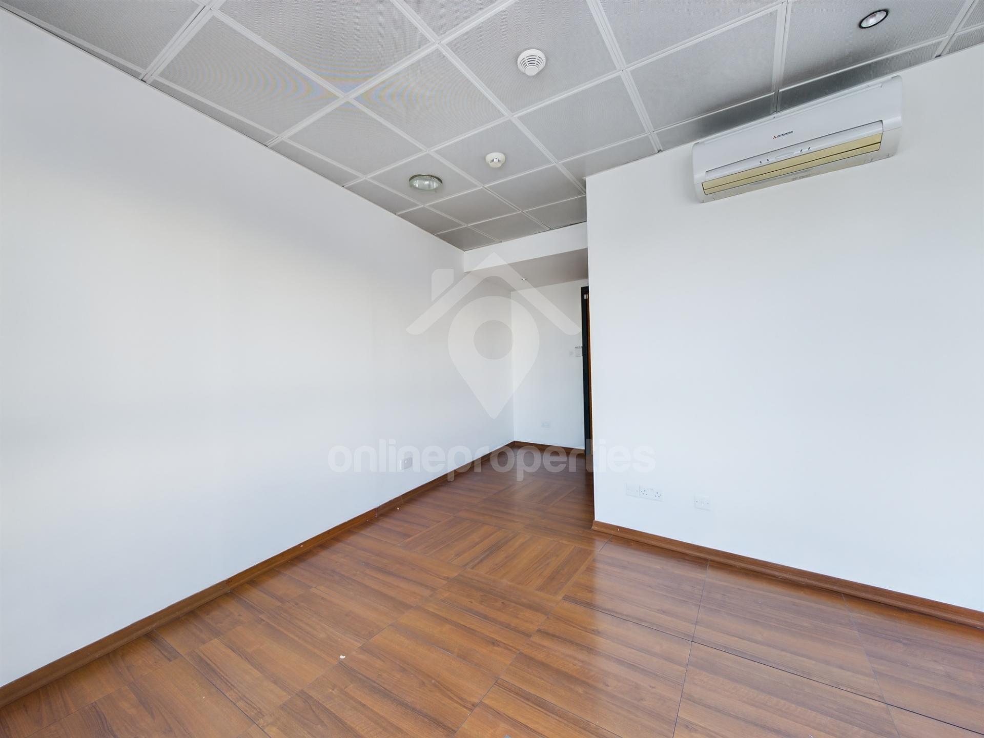 To change image, hover mouse over thumbnails below