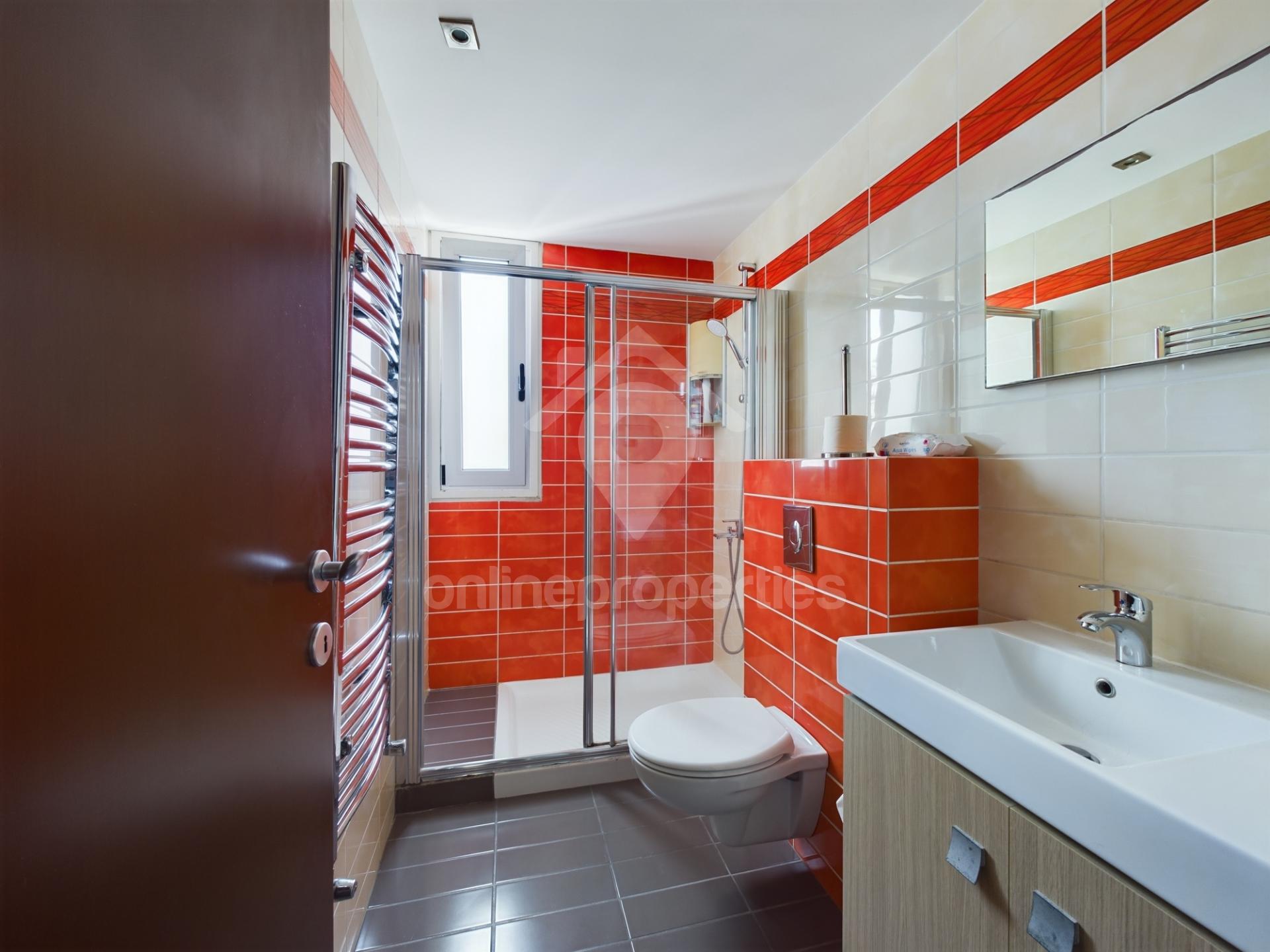 To change image, hover mouse over thumbnails below