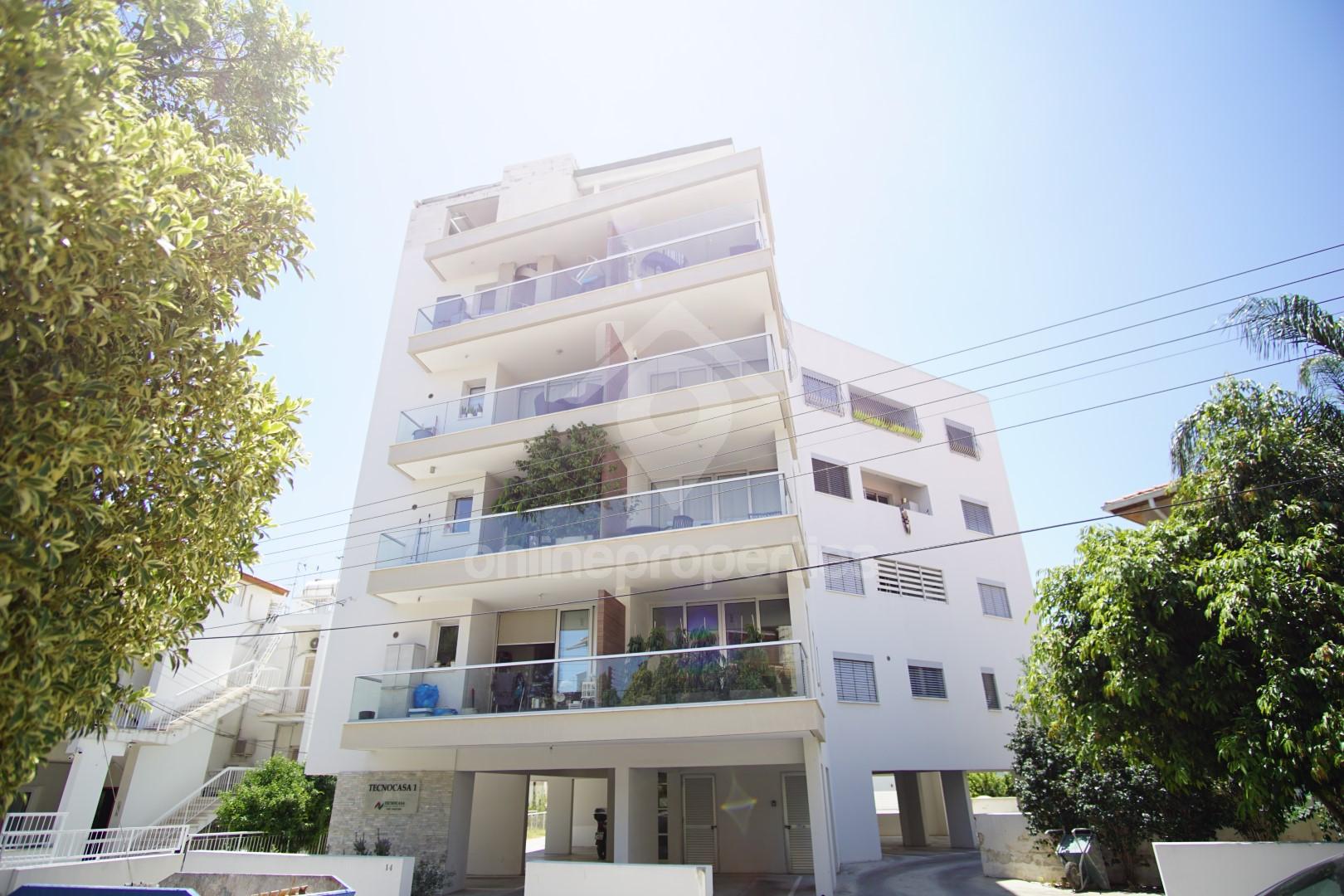 To change image, hover mouse over thumbnails below