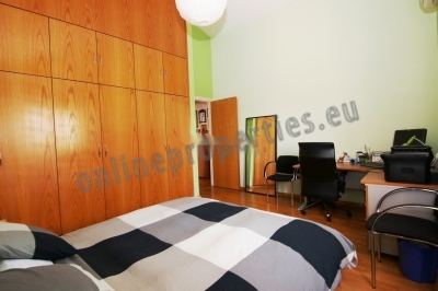 To change image, hover mouse over thumbnails below