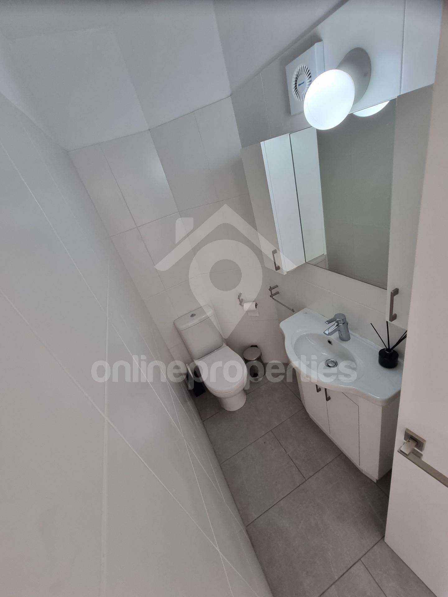 To change image, hover mouse over thumbnails below