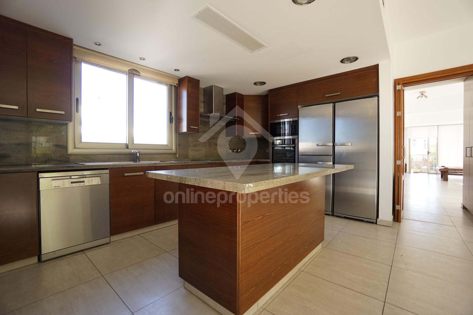 To change image, hover mouse over thumbnails below