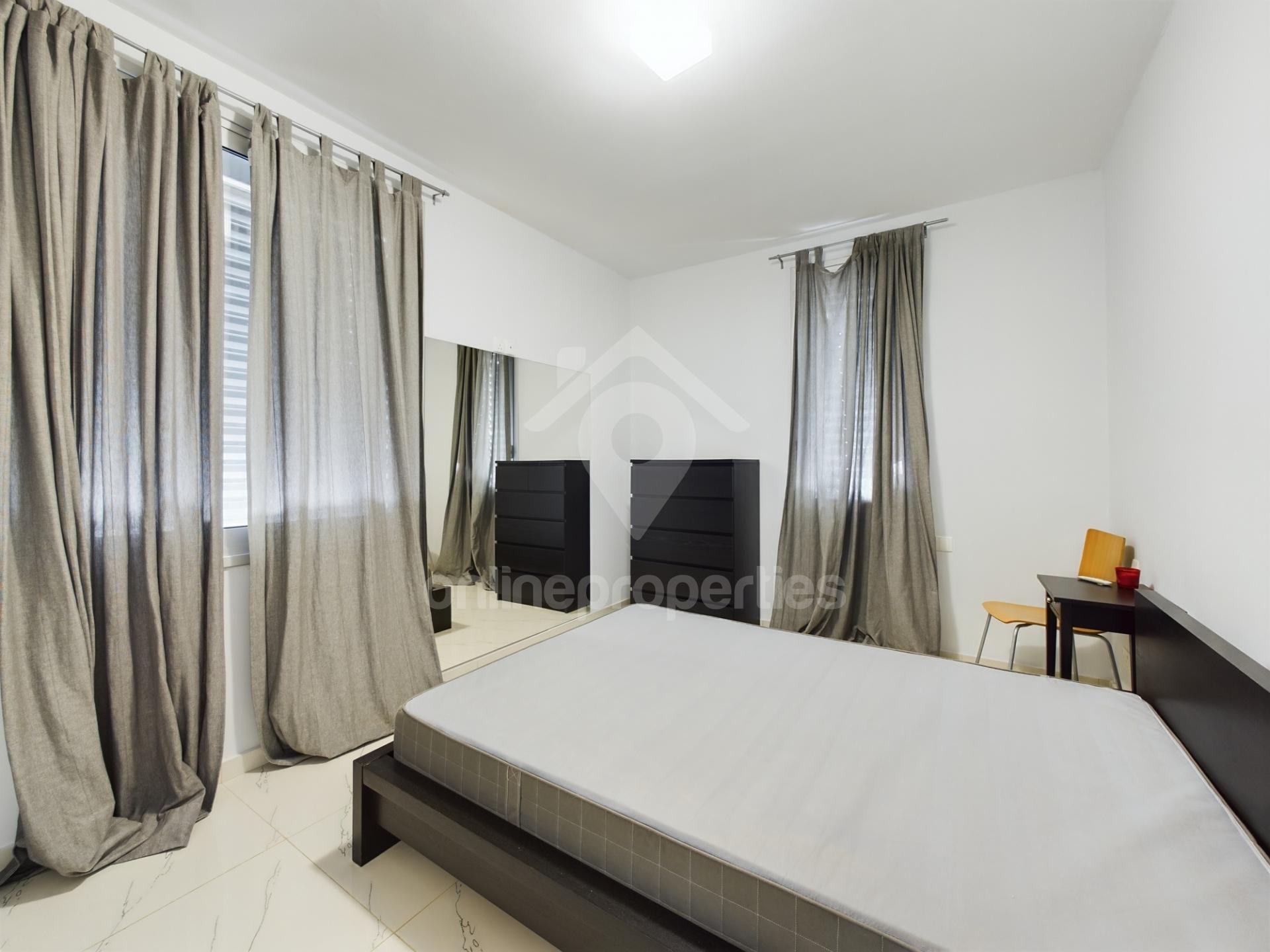 To change image, hover mouse over thumbnails below